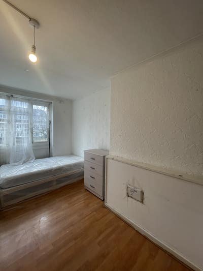 Lovely  Room Near Aldgate East/Stepney Green Main Photo