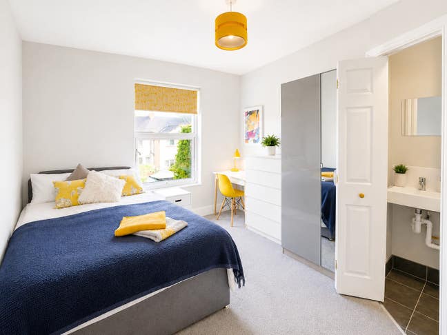 En-Suite Room in Southville House Share Main Photo