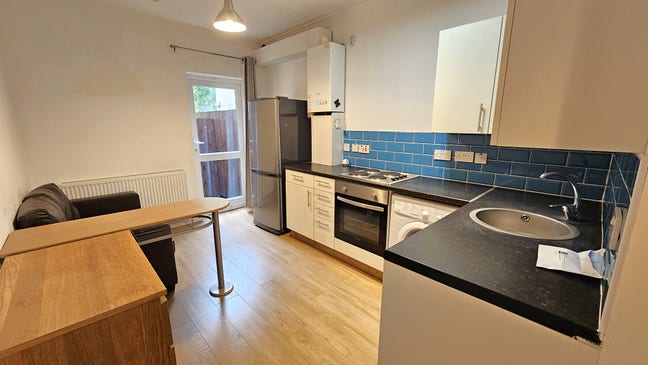 One bedroom flat to rent in Dollis Hill Main Photo