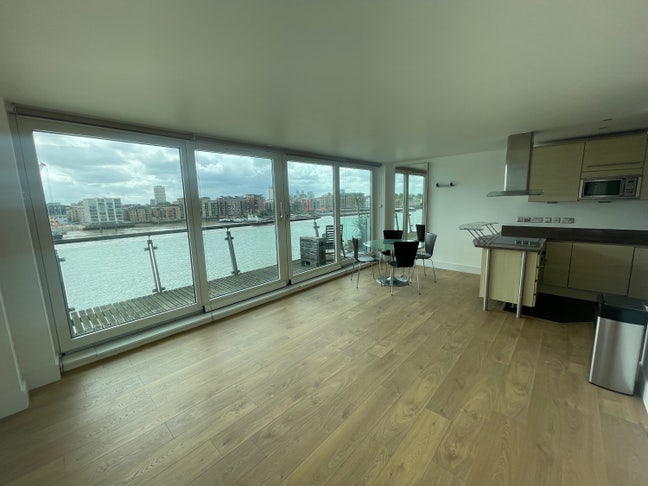 Large and light double room in stunning apartment  Main Photo