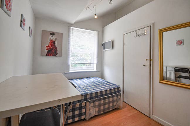 !Only electricity to pay! Studio in Limehouse E14 Main Photo