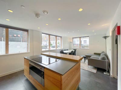 2 Rooms in Luxury Fulham Home  Main Photo