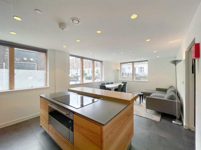 2 Rooms in Luxury Fulham Home  Main Photo