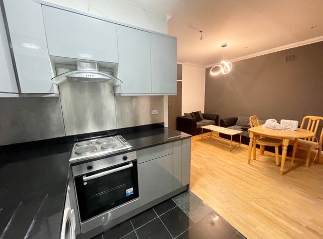 Modern 2 bed flat on West Kensington  Main Photo