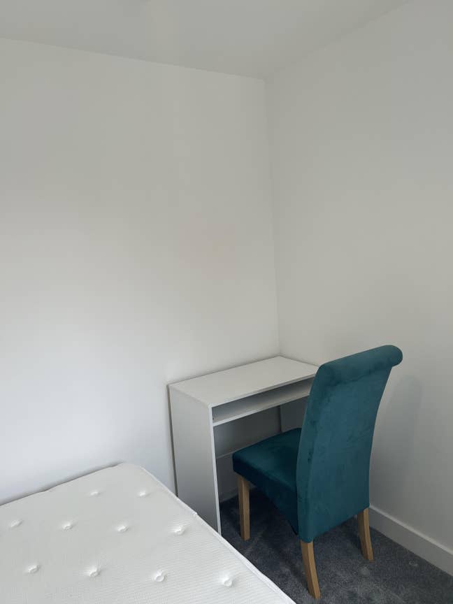 Single room available in a new build property Main Photo