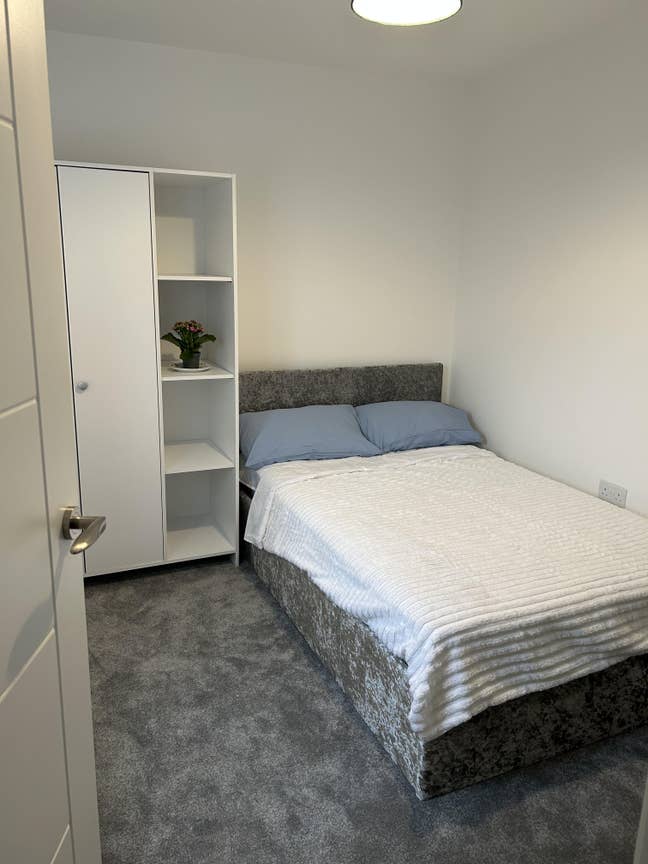 Single room available in a new build property Main Photo