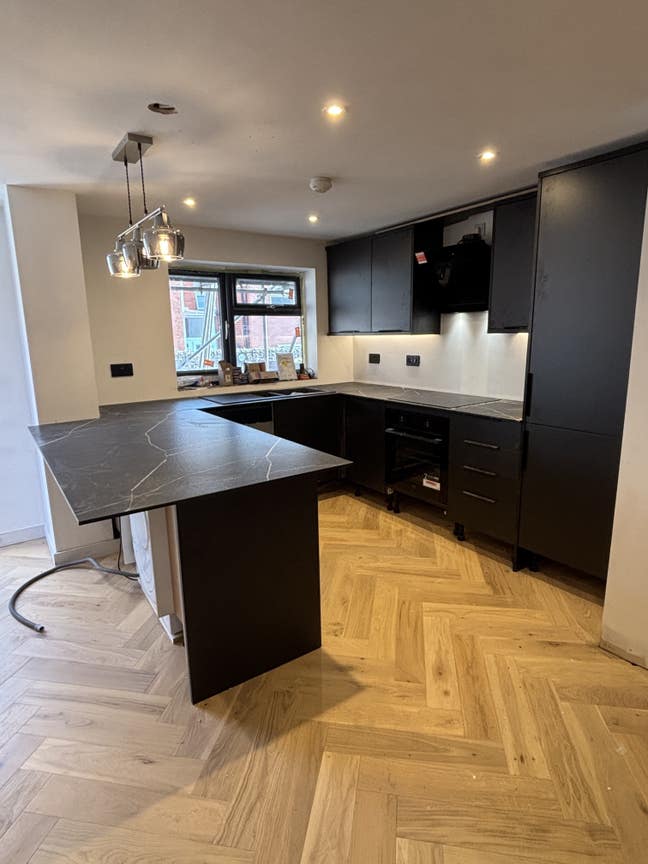 BRAND NEW Refurbished Luxury House Share - EX2 Main Photo