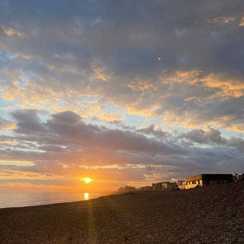 Sea view, 8 min walk to city centre, quiet space Main Photo