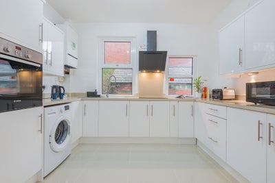 Double big bedroom available to rent Main Photo