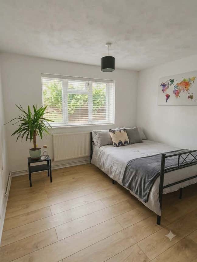 2 rooms available | &pound;765–&pound;795 all-in | Buckhurst H Main Photo