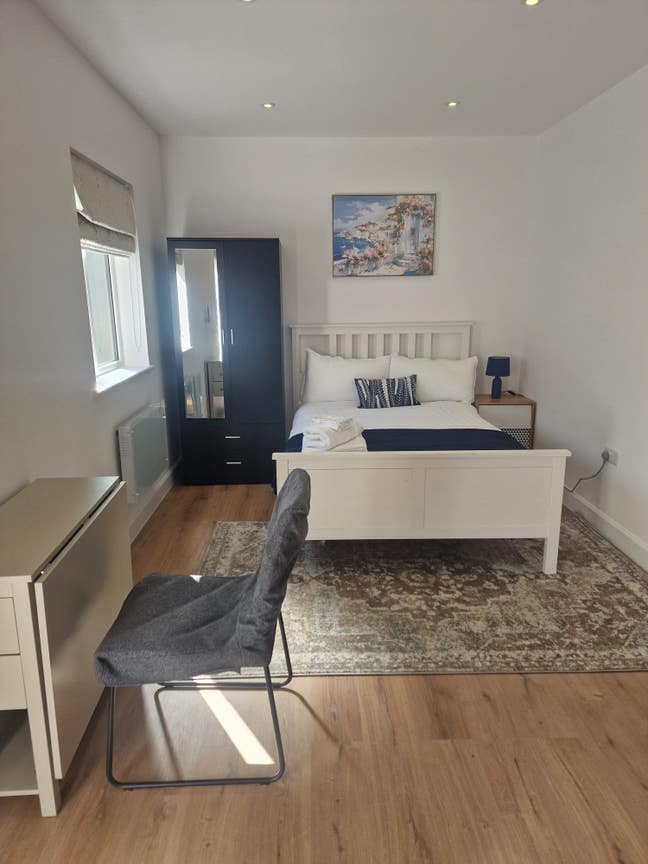 New studio in Milton Keynes (MK8) Main Photo