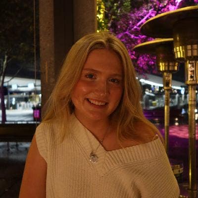 Professional Female seeks a double room Main Photo