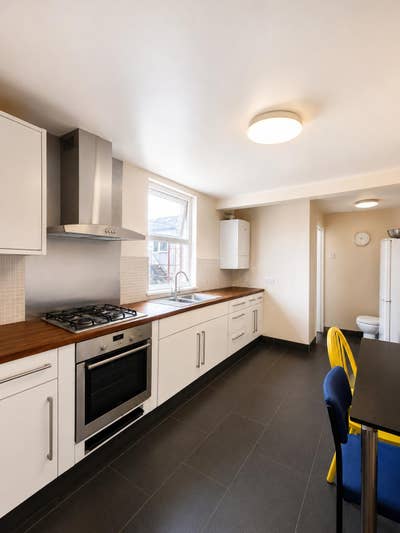 All Bills Included Room in a Shared House Main Photo