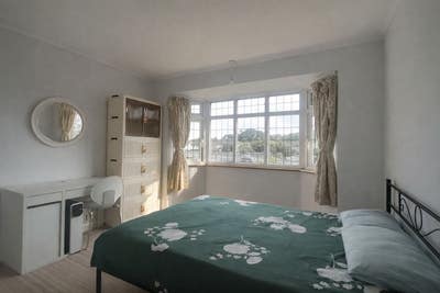 Bright Rooms in Family Home-Bills Inc,2-min to Bus Main Photo