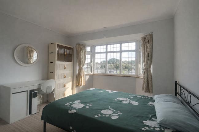 Bright Rooms in Family Home-Bills Inc,2-min to Bus Main Photo