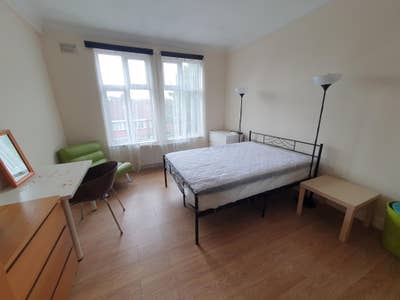 Rooms in Hendon Central Flat Main Photo