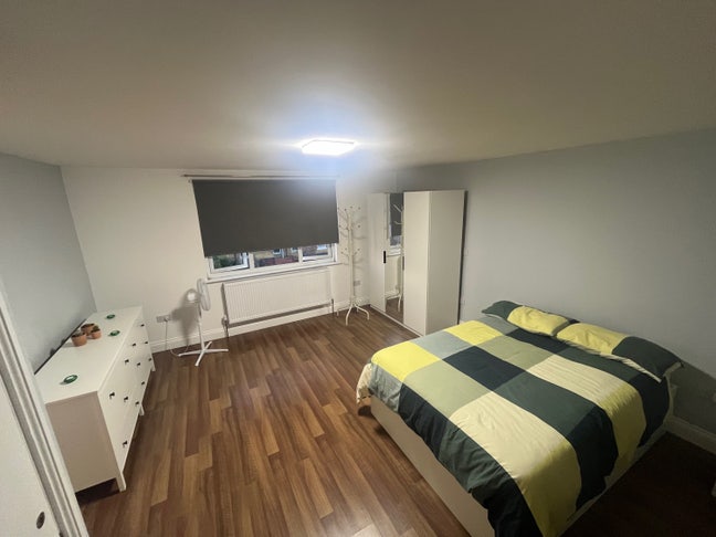 N13 Double Room - Casa de Familia  Main Photo