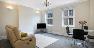 Newly decorated huge 2 bed flat close to Norwood J Main Photo