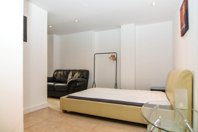 ZONE 1 , double room , 3 bedroom 2 bathrooms Main Photo