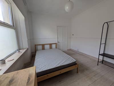 Room in a Shared House, 3 bedroom house Available Main Photo