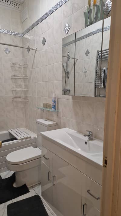 Two bedroom ground floor flat  Main Photo