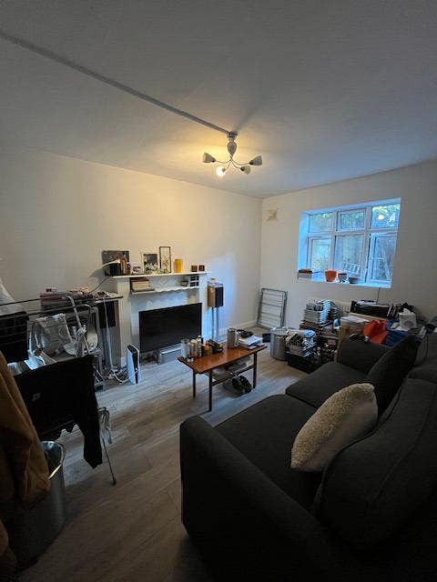Dalston - Large room available in a 2 bed flat Main Photo