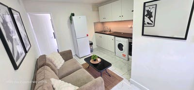 1 bed flat, BILLS INC, near Oxford Rd 24hr bus tra Main Photo