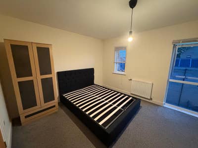Spacious Room in NW2 Main Photo