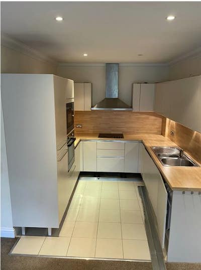 Large En-Suite Room in Newmarket! Main Photo