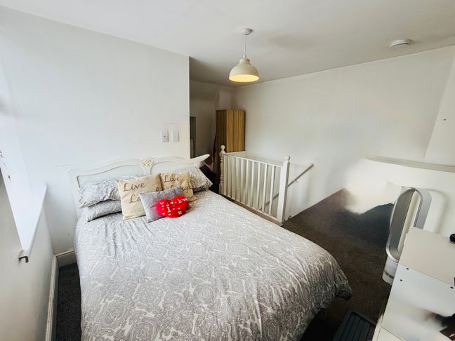 All en-suite rooms close to town Main Photo