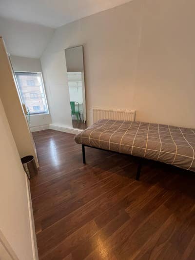 Bright Room in Greenford Main Photo