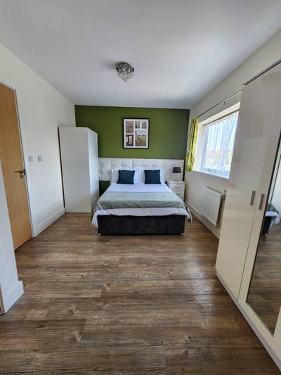  Modern En-Suite Double Room | All Bills Inc. Main Photo