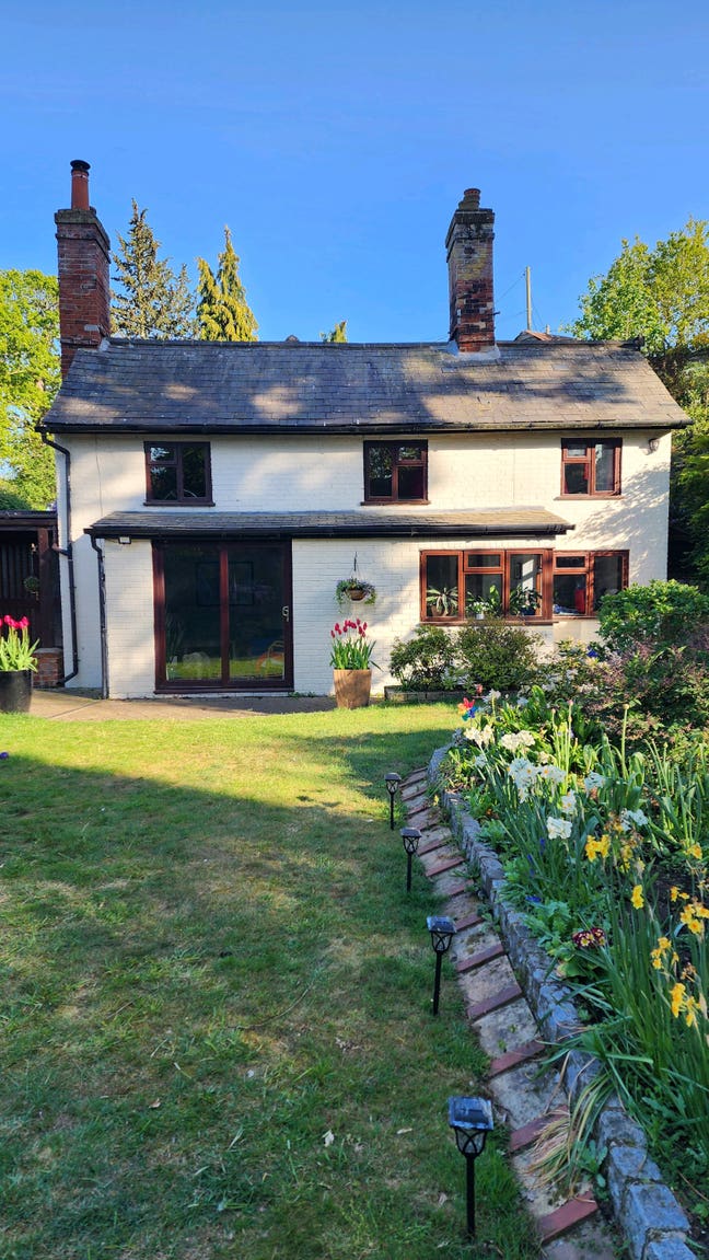 Double Room in a Cottage with Large Garden Main Photo