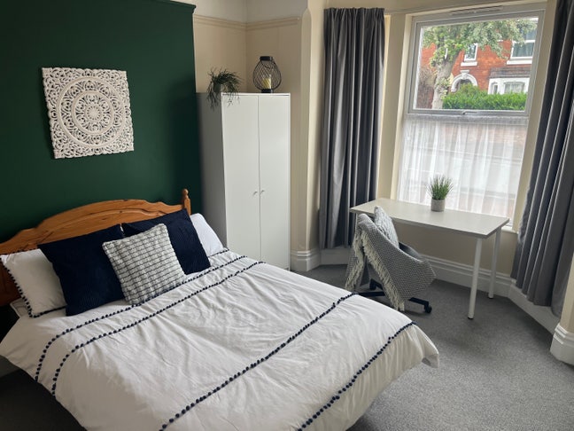 Double Room Available Main Photo