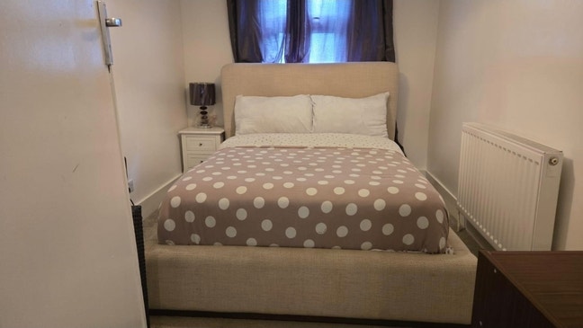 King and Double Bed Ensuite iiford ,No deposits  Main Photo