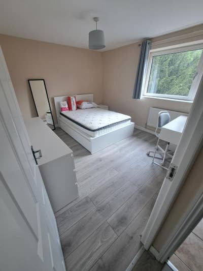 Newly Refurbished Double Room Available Main Photo