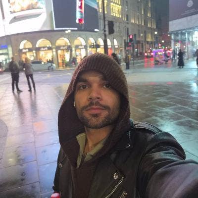 Professional Male seeks a single or double room Main Photo