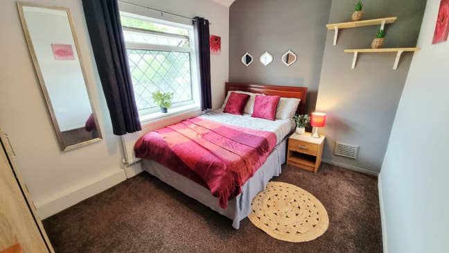 Lovely double room near Bolton Hospital  Main Photo