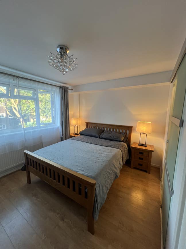 Bright Double Room with Ensuite in Cul-de-Sac Main Photo