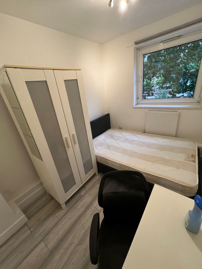 Double room rent with shared garden  Main Photo