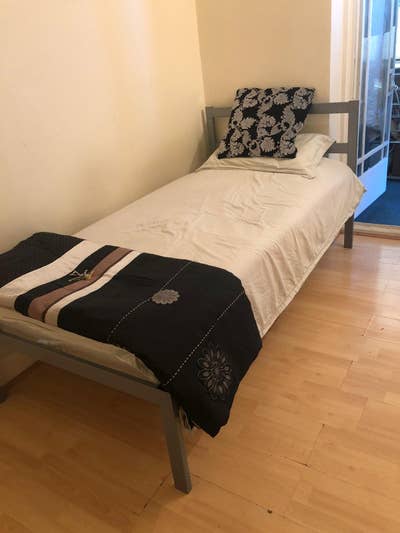 Double room available in house at TW5 Main Photo