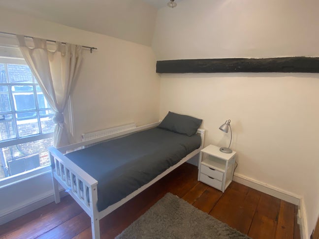 Single room near station Main Photo
