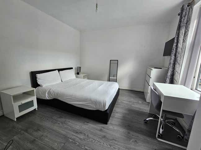 &pound;0 DEPOSIT - Modern Rooms  – Near City  Main Photo