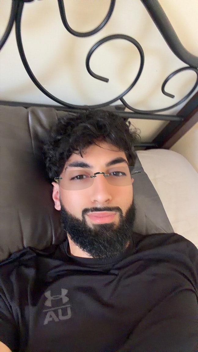Hi I’m Bozii, I just recently moved to Lond... Main Photo