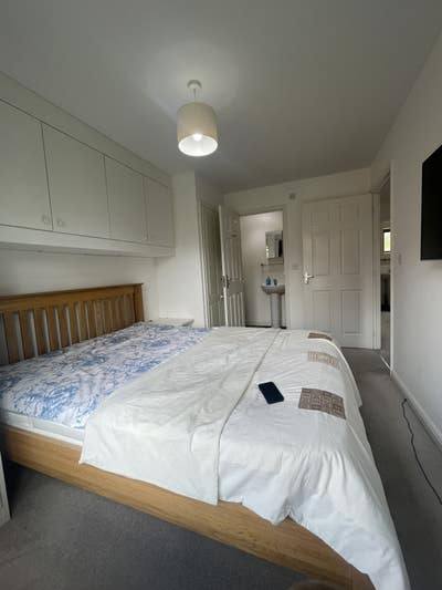 En-Suite Double Room in Newly Refreshed House Main Photo
