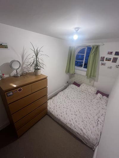 Unfurnished Room 1 minute from the beach! Main Photo