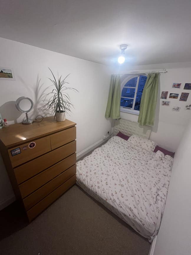 Unfurnished Room 1 minute from the beach! Main Photo