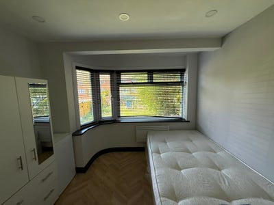 DSS-Studio Flat Available in Greenford Ealing UB6 Main Photo