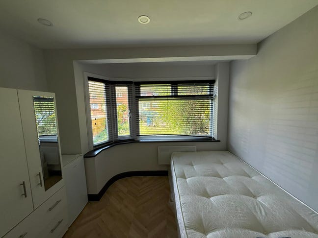DSS-Studio Flat Available in Greenford Ealing UB6 Main Photo