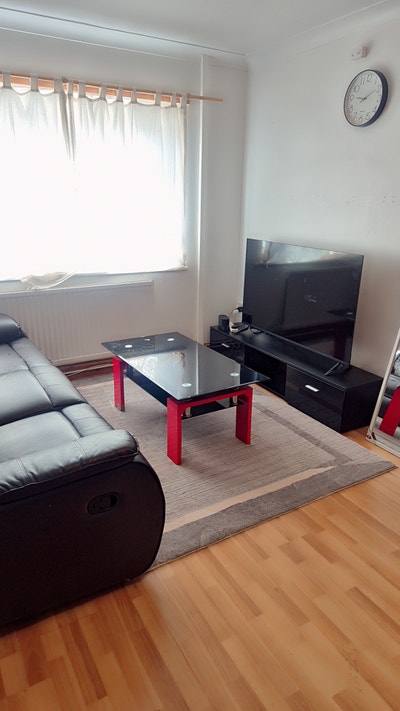 One room available in a 2bedroom house  Main Photo